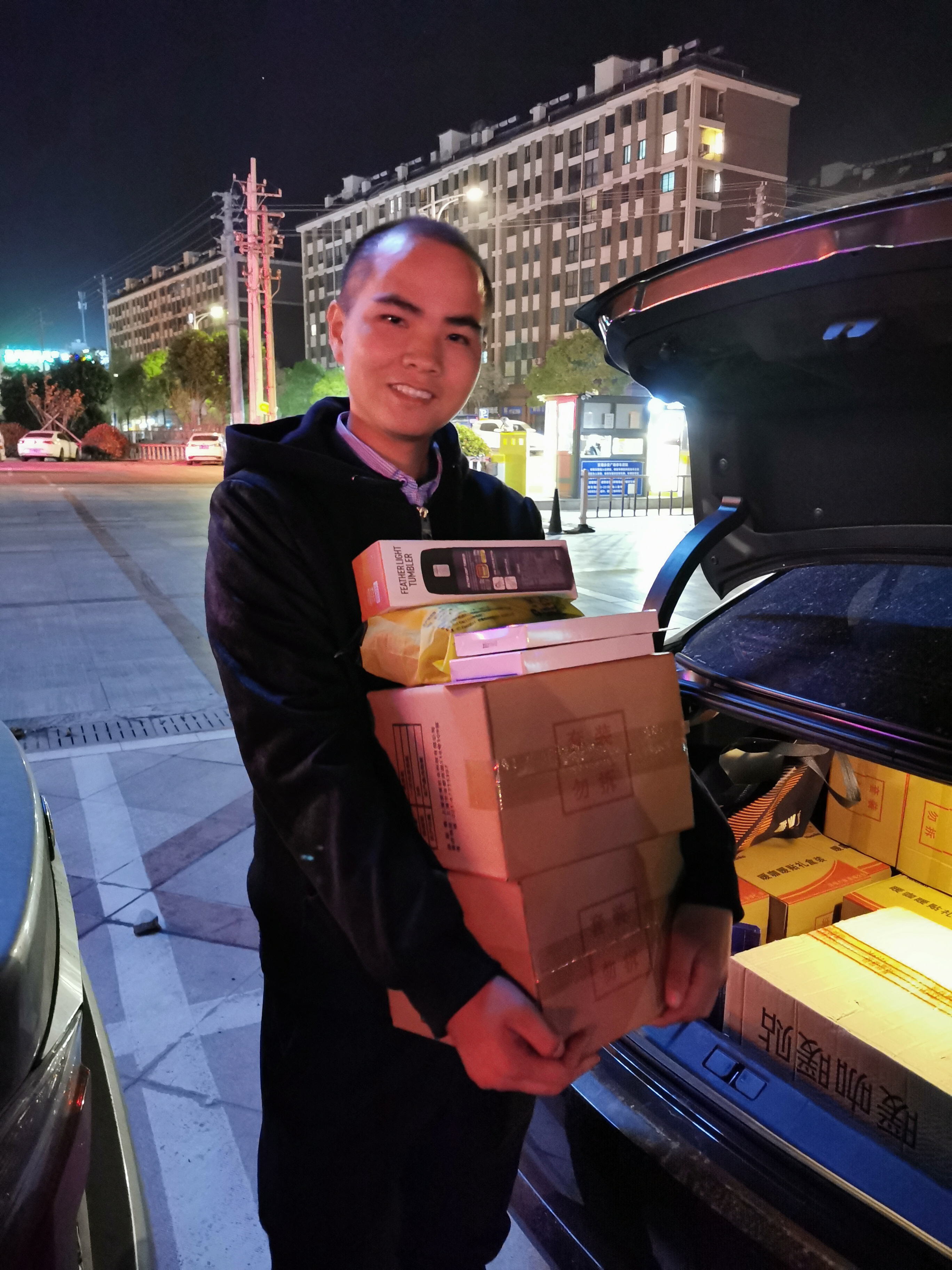 11月中旬，寶開工會組織開展“走一線、送溫暖”關愛員工暖冬行動。